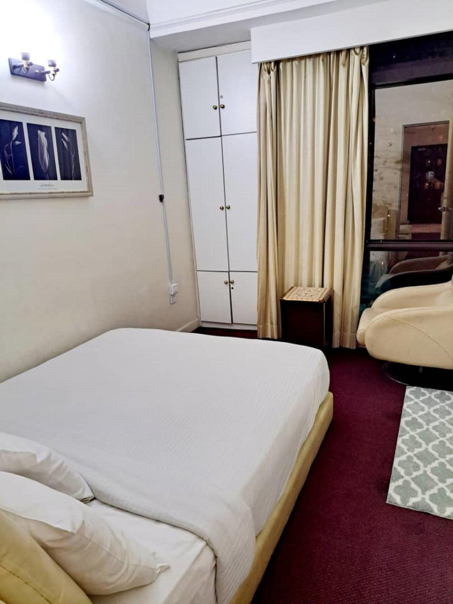 East Service Suite Times Square Kl